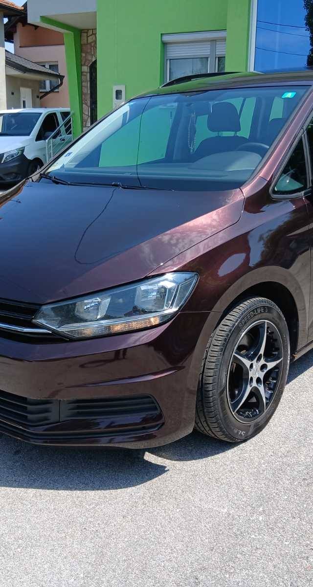 Volkswagen Touran 2018 — fotografija 1