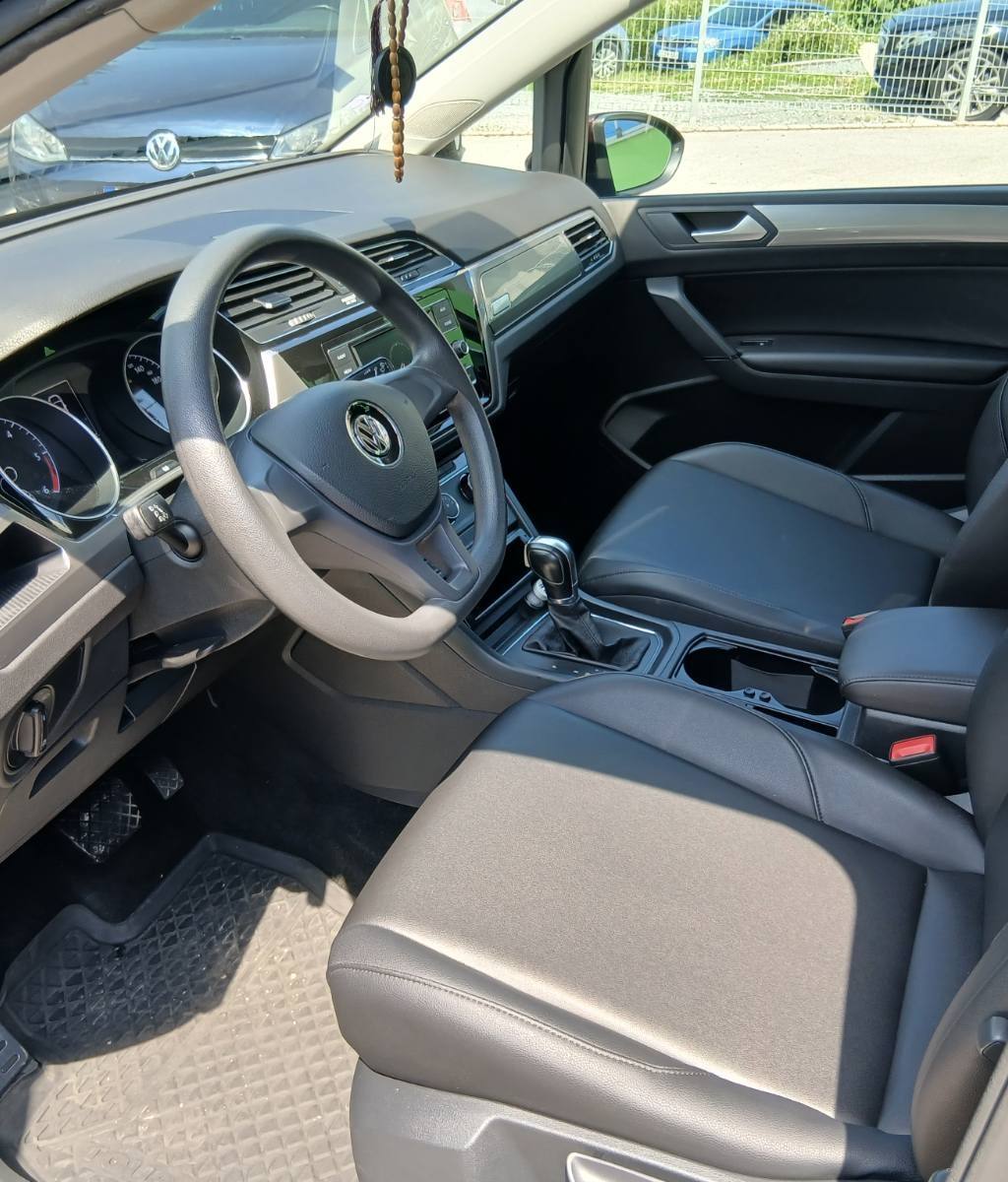Volkswagen Touran 2018 — fotografija 5